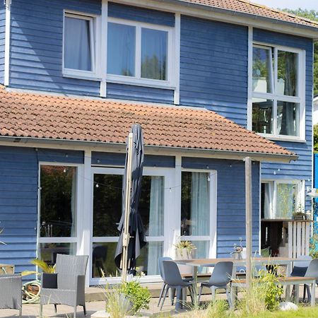 Hostel Oder Ferienwohnung 1-16 Personen Im Blauen Haus Fehmarn Extérieur photo