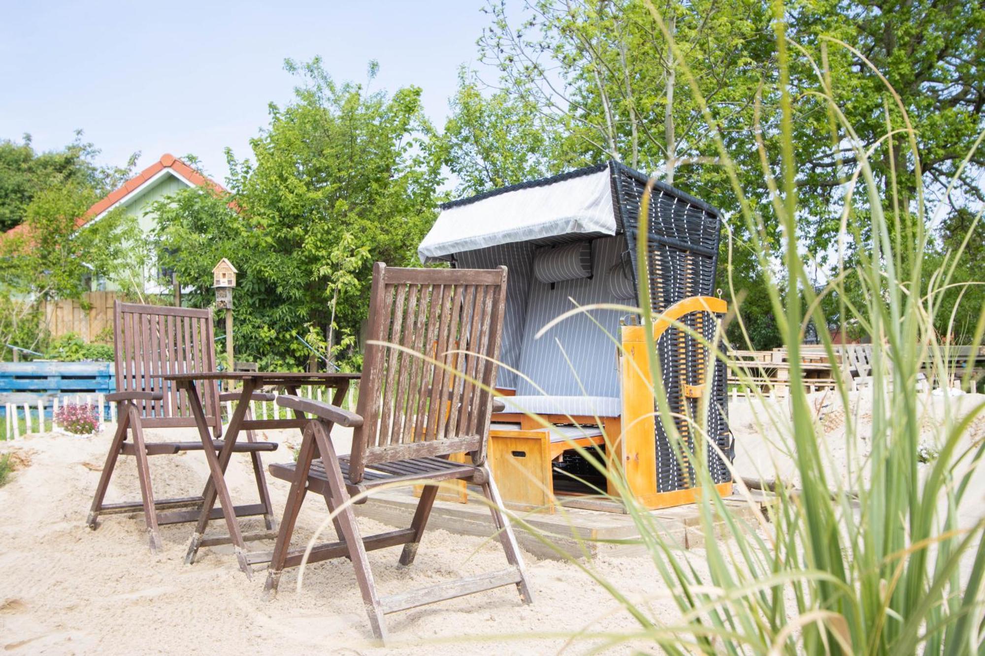 Hostel Oder Ferienwohnung 1-16 Personen Im Blauen Haus Fehmarn Extérieur photo