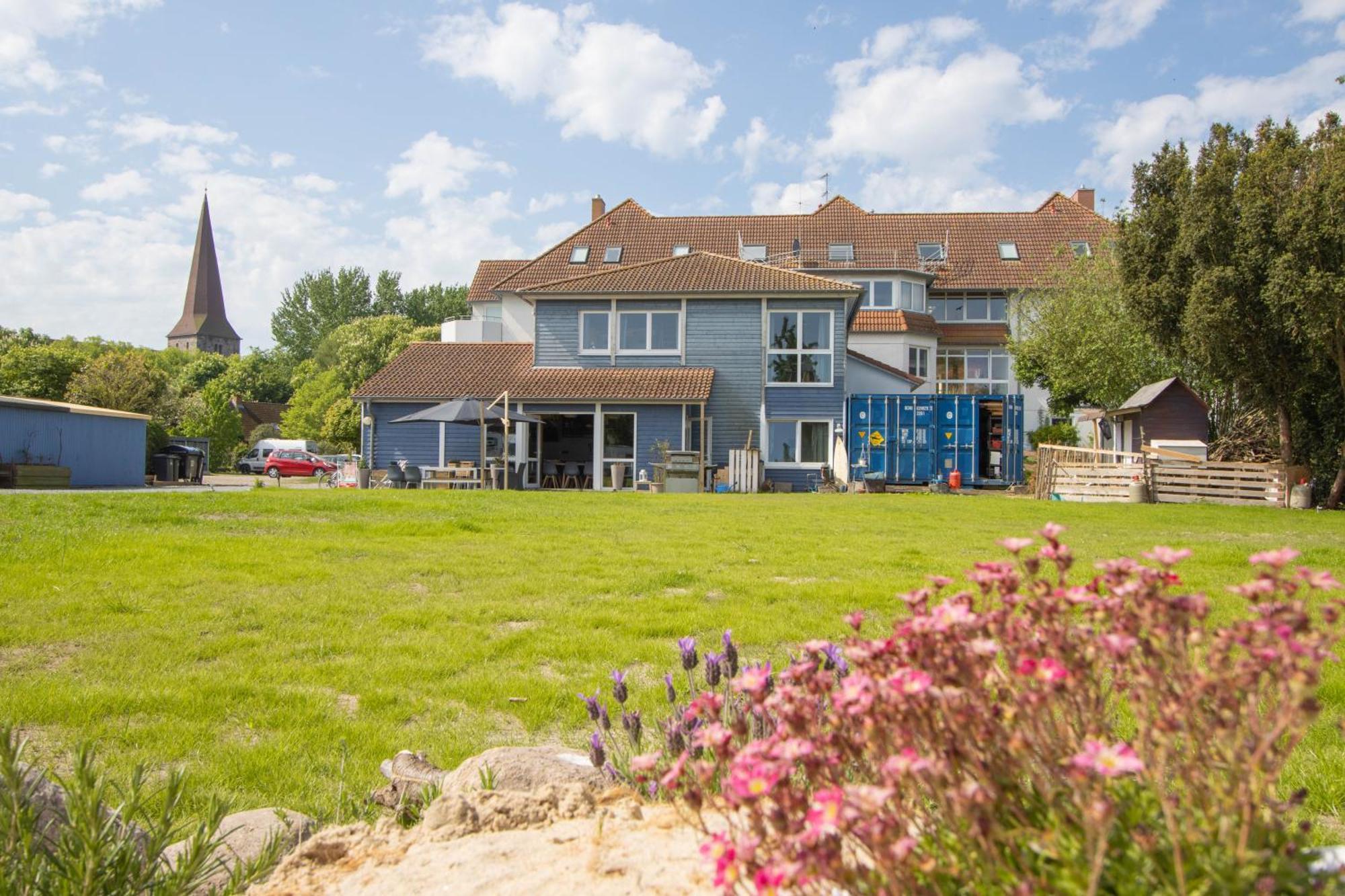 Hostel Oder Ferienwohnung 1-16 Personen Im Blauen Haus Fehmarn Extérieur photo