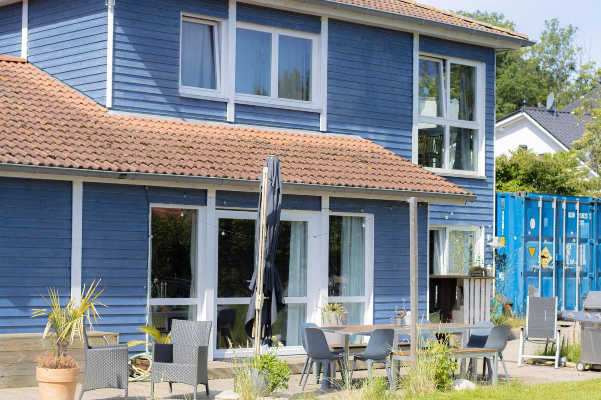 Hostel Oder Ferienwohnung 1-16 Personen Im Blauen Haus Fehmarn Extérieur photo